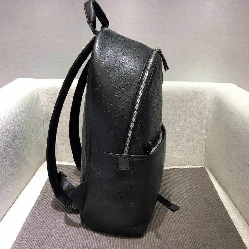 G*u*i bags 1917m0066