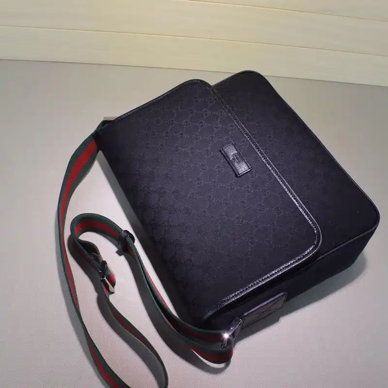 G*u*i messenger bags 19gm0063