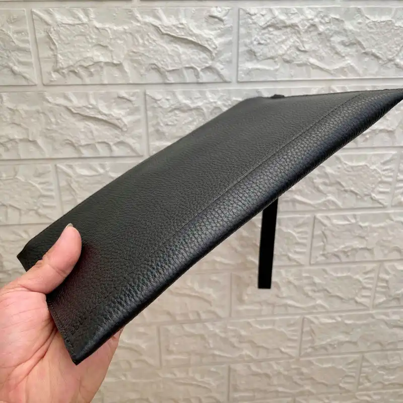 G*u*i bags 2111yz0042