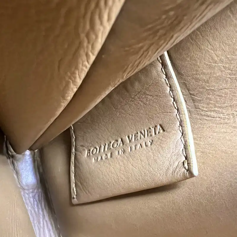 Bottega Veneta Bag 2209SF0019