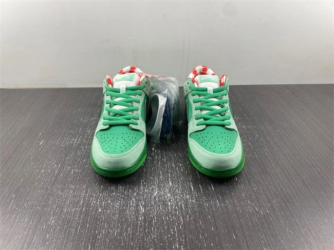 Chic Concepts x Nike SB Dunk Low   BV1310- 4563