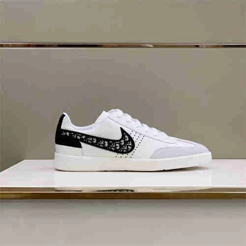 DR Sneaker Popular 1142