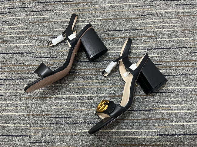 minimalist G*u*i pump 535