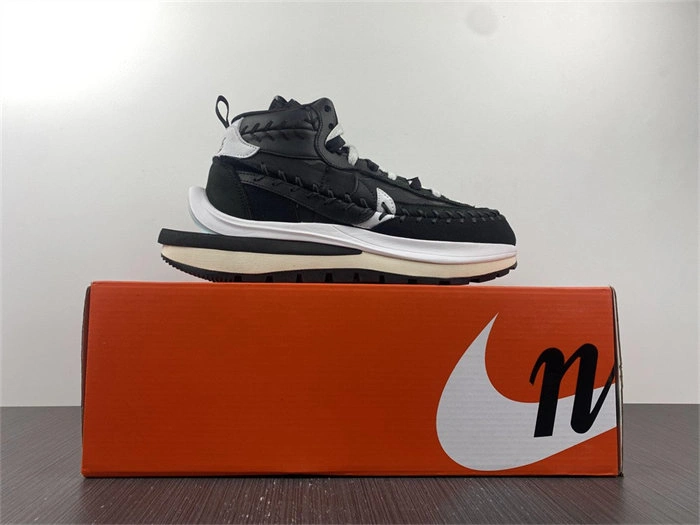 Minimalist Nike Vaporwaffle sacai Jean Paul Gaultier Black White 5226
