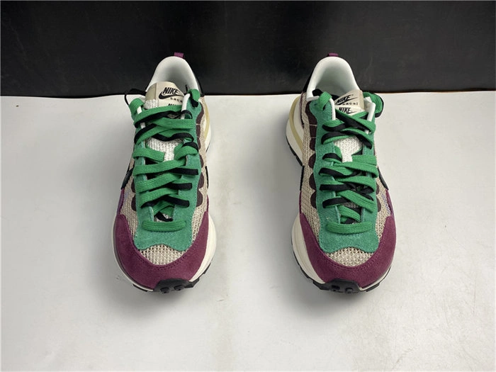 Contemporary Nike Vaporwaffle sacai Villain Red Neptune Green 5230